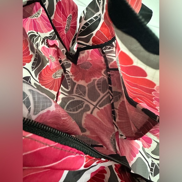 👜 Vera Bradley Workout Weekender Duffle Bag - Pre-Loved 🌸 - Picture 6 of 6